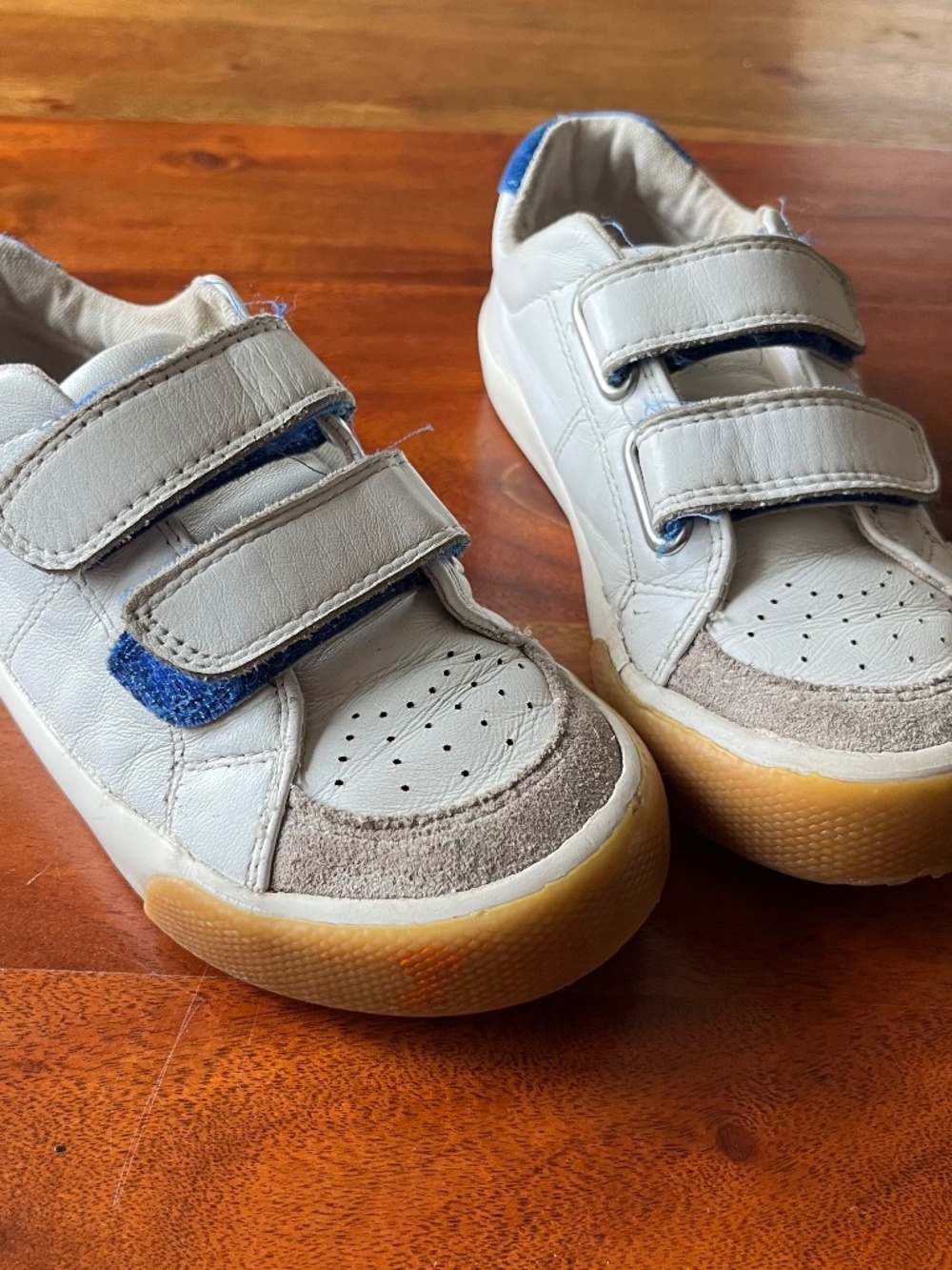 Mini Boden Kids Leather sneaker size 11